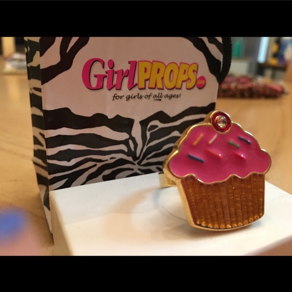 Girl Props | cupcake ring